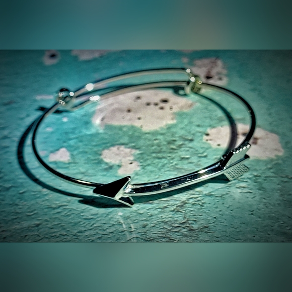 Silver Plated Arrow Bracelet - Picture 3 of 3